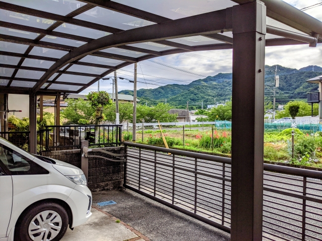 自宅駐車場のコンクリート施工にかかる費用とポイント